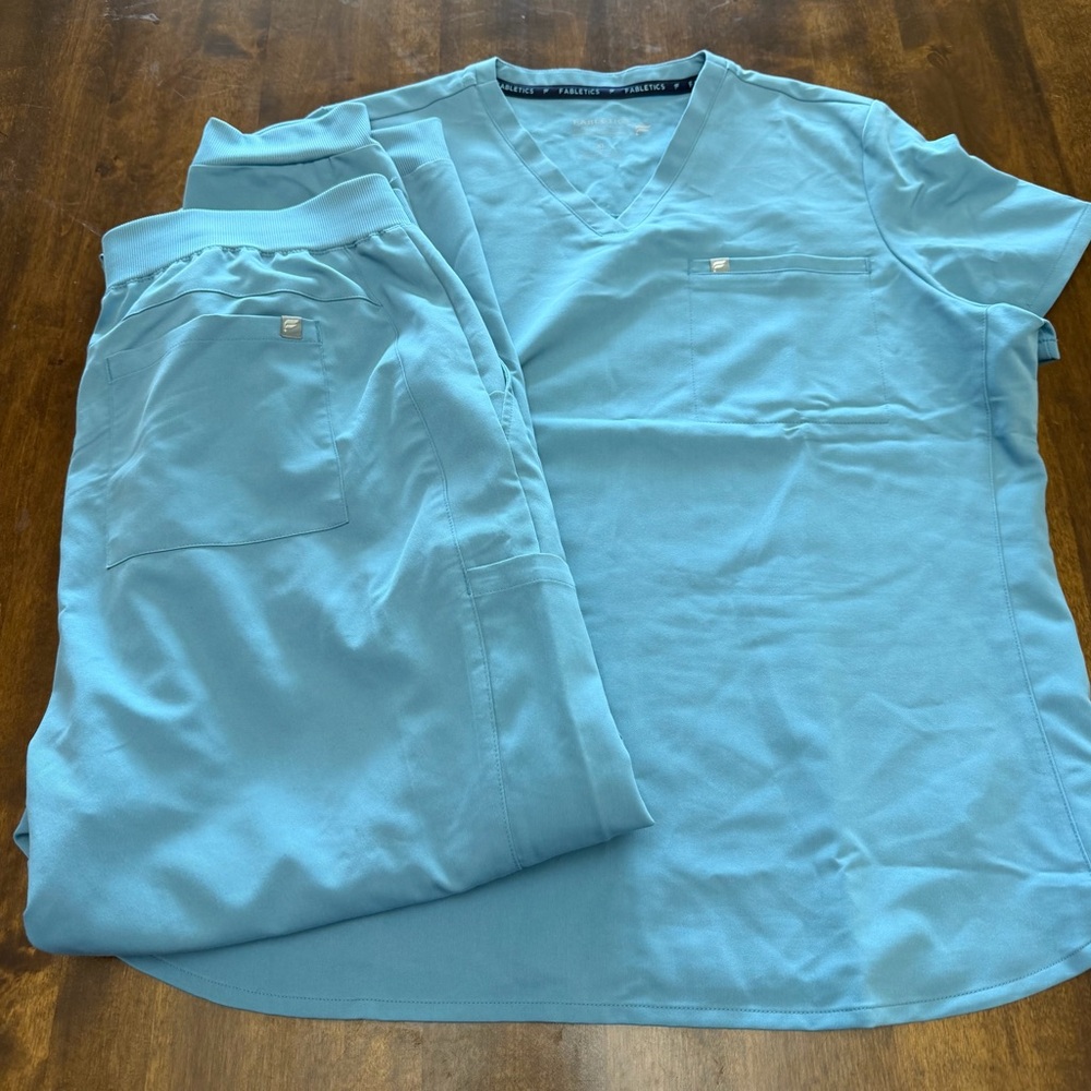 Women’s Fabletics Scrub Set Joggers Blue XL